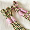 paracord charm in khaki en roos