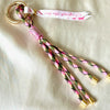 paracord charm in khaki en roos
