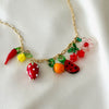 halsketting met kleurrijke bedeltjes in fruit en bloemen thema
